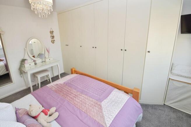 4 bed Semi-Detached for sale Image 11