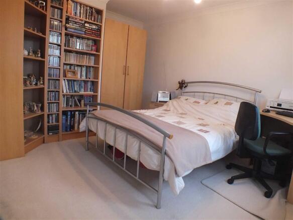 FRONT BEDROOM (2)
