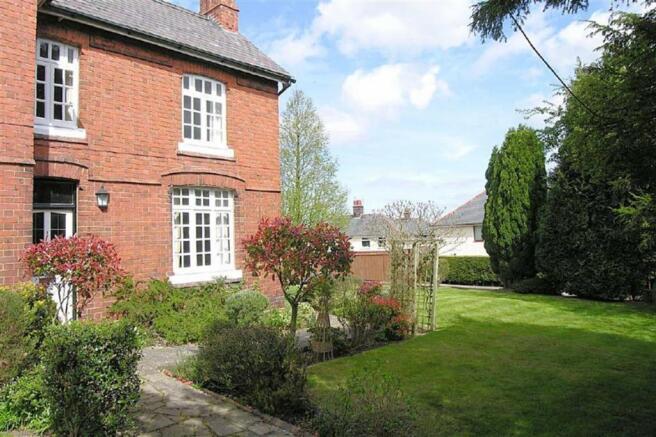 FRONT GARDEN PHOTO