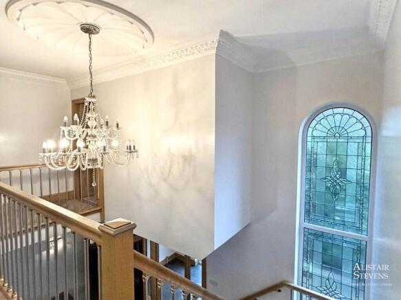 5 bed Detached for sale Image 8