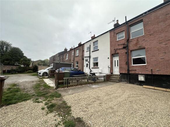 2 bed Terraced to rent Image 4