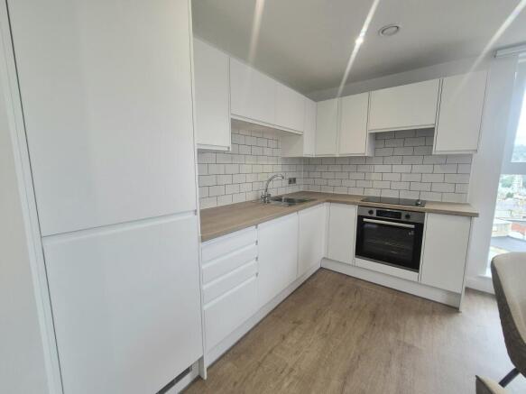 2 bed Apartment to rent Image 6
