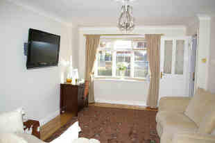 LOUNGE / DINING AREA