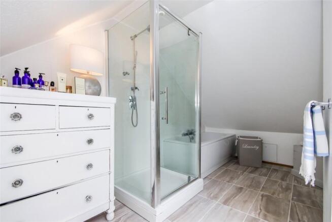 Bed 1 Ensuite