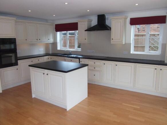 KITCHEN/BREAKFAST RO