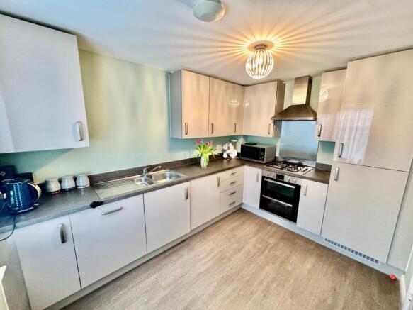 Champagne Fitted Kitchen 