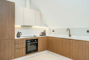 Flat 3, 94a, The Broadway, Wimbledon SW19 1RH