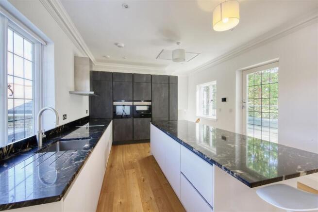 Kitchen 1.jpg