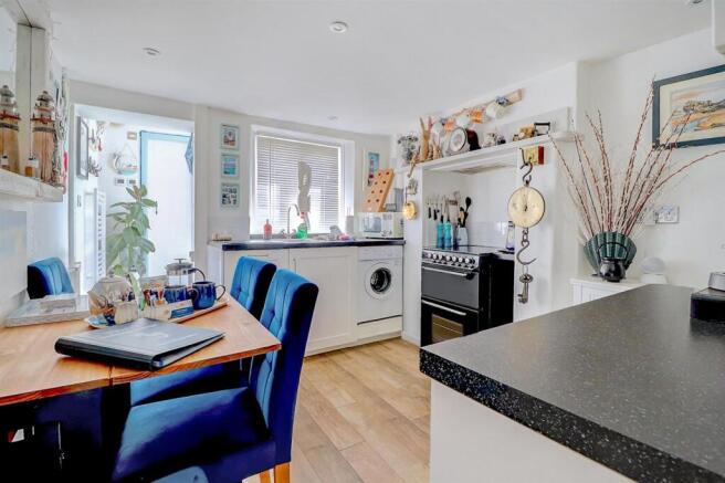 kitchen 1.jpg