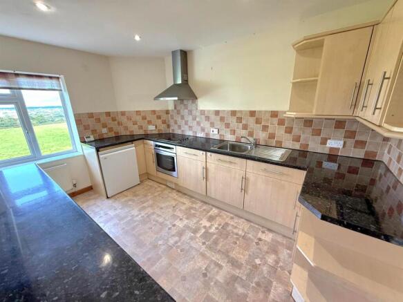 Kitchen 2.jpg