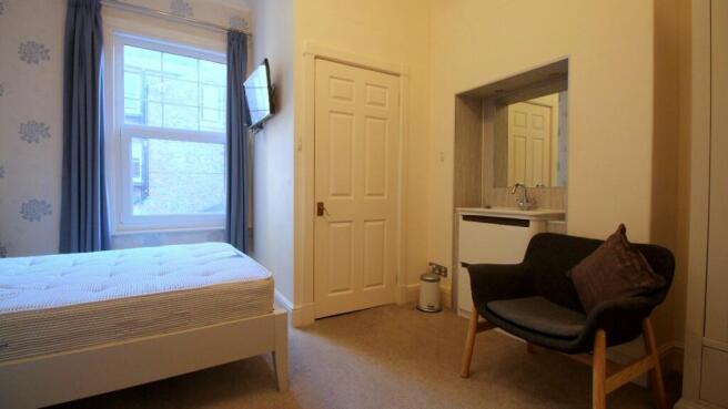 1 bed House Share to rent Image 5