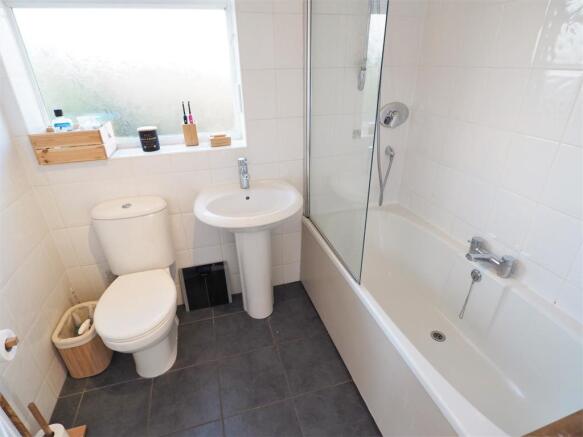 Family Bathroom 875