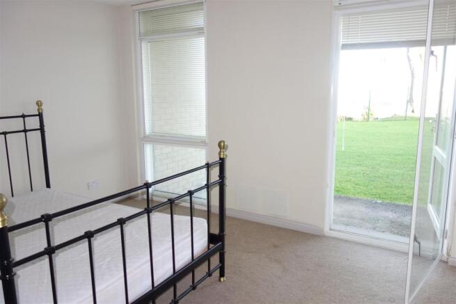 bed 1 door to patio.