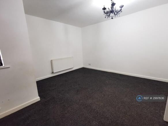 3 bed Semi-Detached to rent Image 12