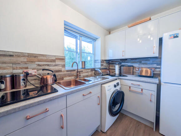 2 bed Apartment for sale Image 4