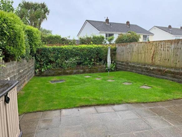 34 Glyn Rhosyn garden.jpg