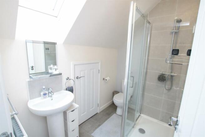 EN SUITE SHOWER ROOM