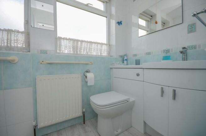 Shower room pic 2.jpg