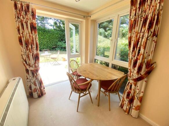 dining area in lounge.jpg