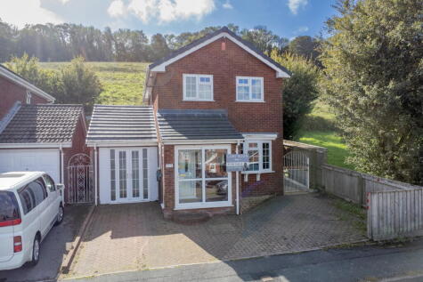 Merafield Drive, Plympton, PL7 1TR