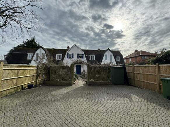 DRIVEWAY & PARKING