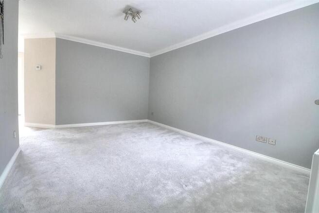 Hemlock Way 51 Sitt Room.jpg
