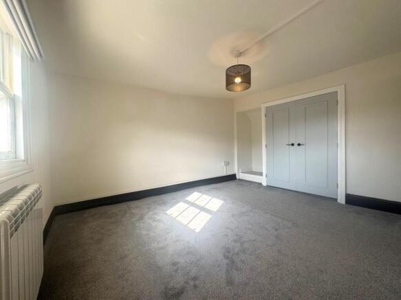 Bedroom 1 pic 2.jpg