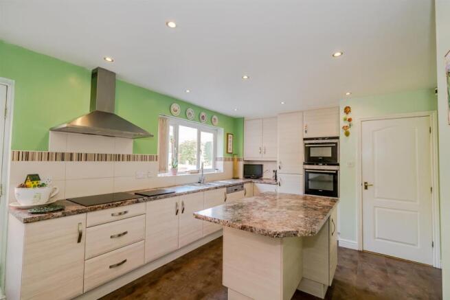 Brisbane Way, Cannock, WS122GR-11.jpg