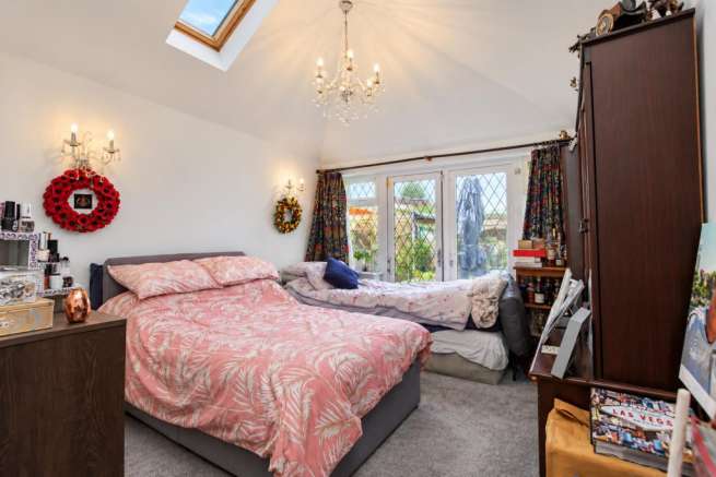 Manor Way, Borehamwood photo 4