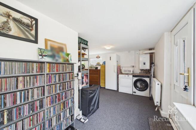 4 bed Detached for sale Image 10