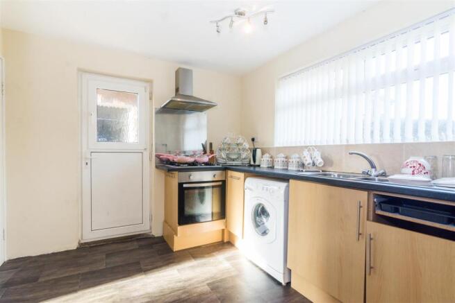 FITTED KITCHEN