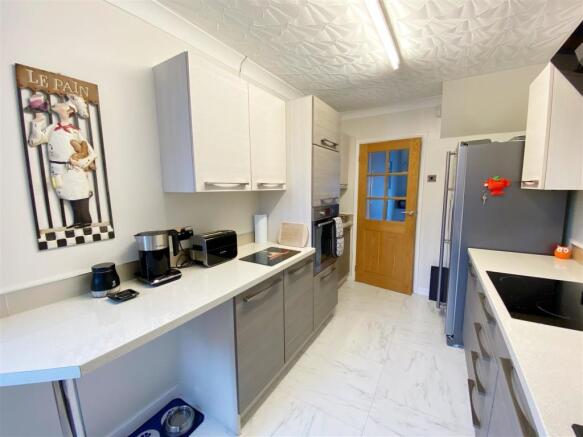 kitchen2.jpg
