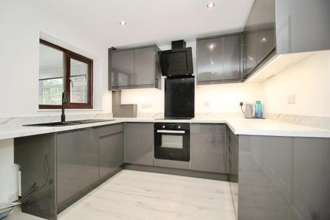4 bed Semi-Detached for sale Image 8