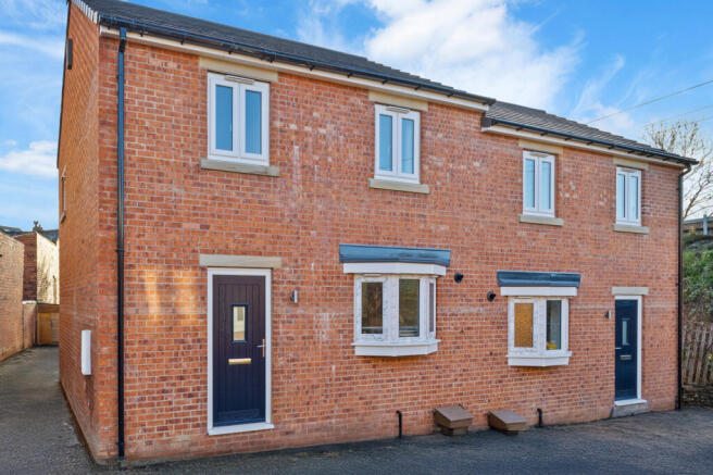 2 bed Semi-Detached for sale in wakefield