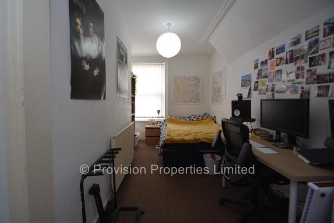 4 bed Terraced to rent Image 4