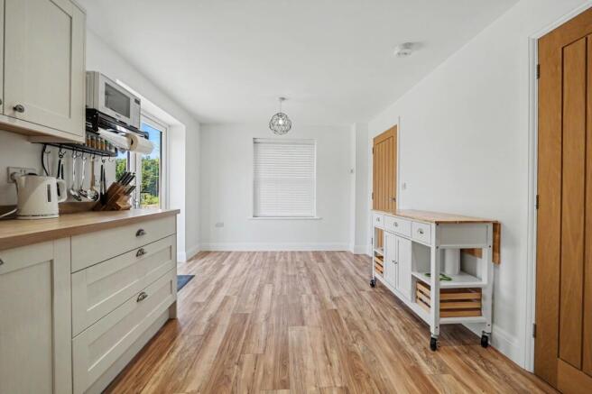Kitchen / Dining Area