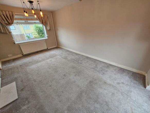 4 bed Semi-Detached to rent Image 12