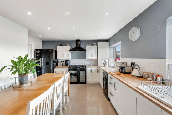4 bed Semi-Detached Bungalow for sale Image 9