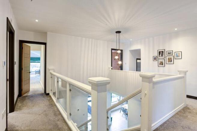 GALLERIED LANDING B