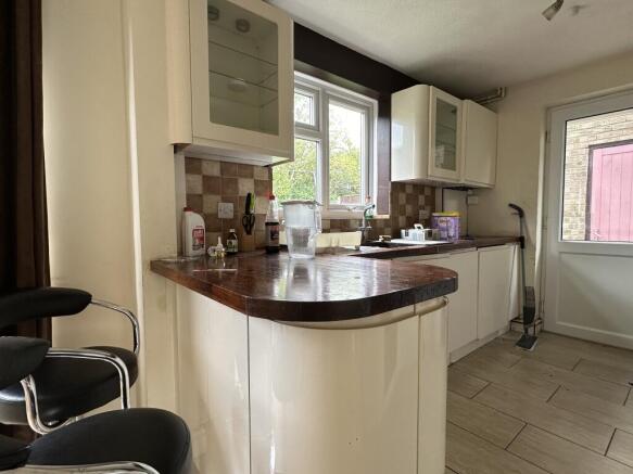 Kitchen 2.JPG