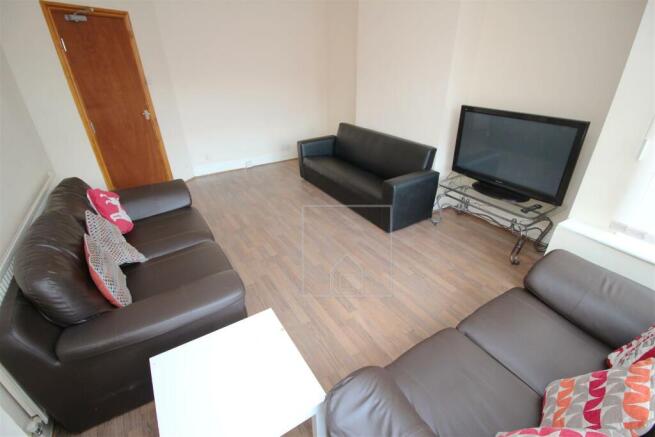 5 bed House to rent Image 10
