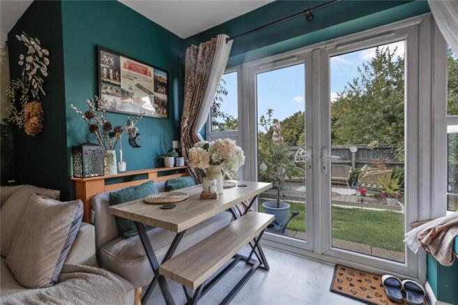 3 bed Semi-Detached for sale Image 8