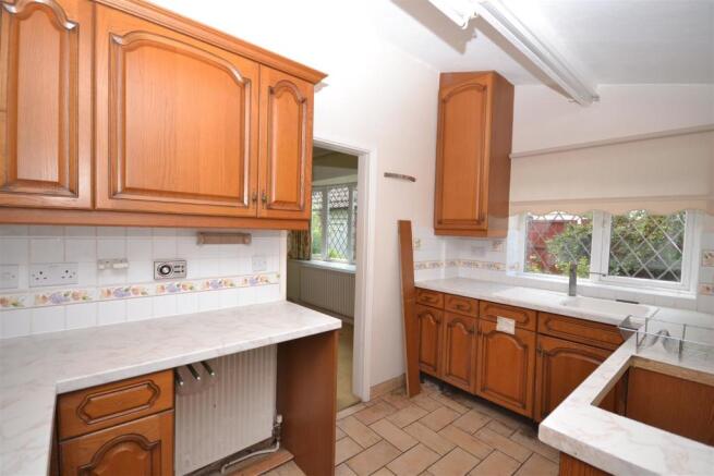 3miltondriveKITCHENVIEW2.JPG