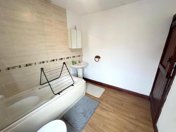 1 bed Terraced to rent Image 10