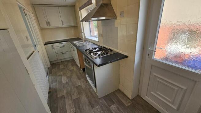 3 bed Semi-Detached to rent Image 6
