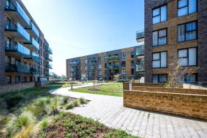 152, James Smith Court, Dartford DA1 5XN