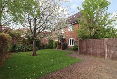 Lyons Place, Hedge End, SO30