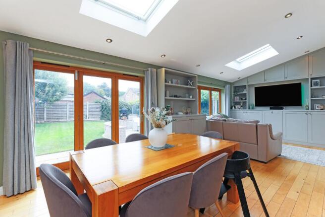 5 bed Detached for sale Image 9