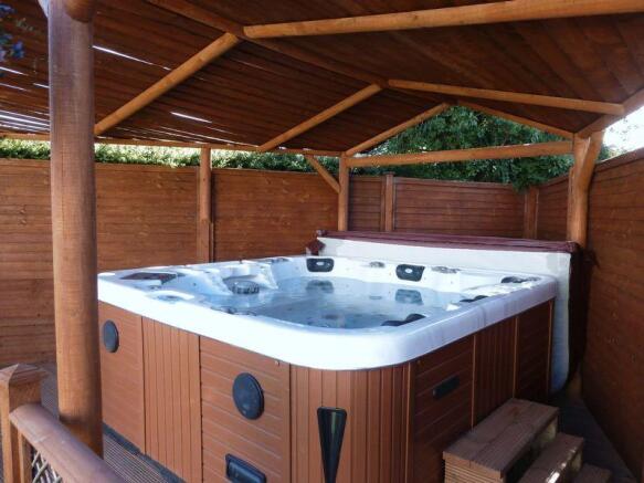 JACUZZI