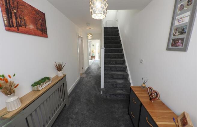 3 bed Semi-Detached for sale Image 6